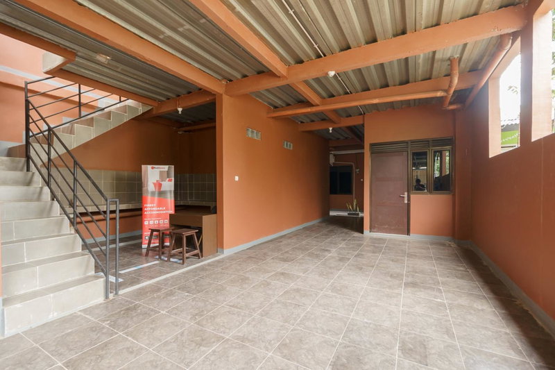 RedDoorz Syariah near Siloam Hospitals Bulak Kapal, Bekasi, Indonesia