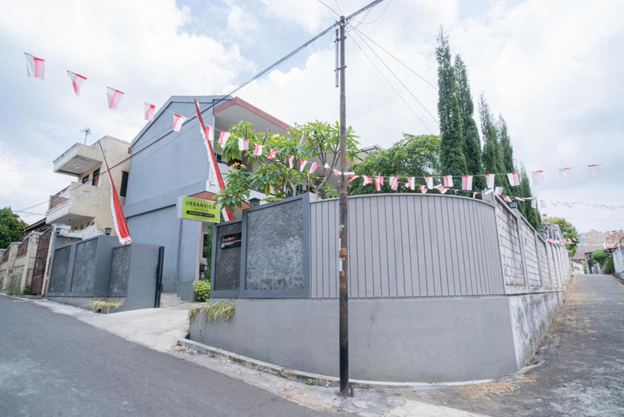 Urbanview Hotel Bubusini Batu by RedDoorz, Batu, Indonesia