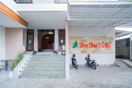 Urbanview Hotel Bubusini Batu by RedDoorz, Batu, Indonesia