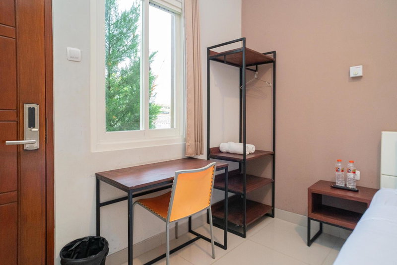 Urbanview Hotel Bubusini Batu by RedDoorz, Batu, Indonesia