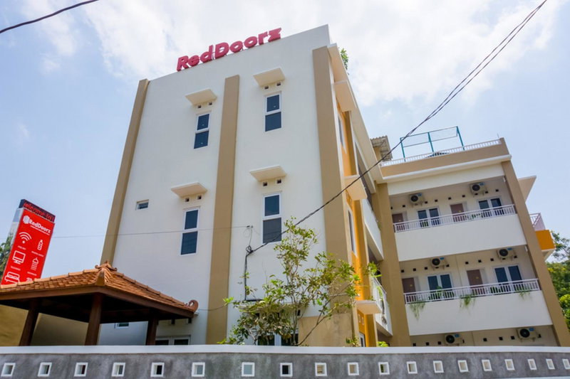 RedDoorz Syariah near Taman Pelangi Monjali, Yogyakarta, Indonesia