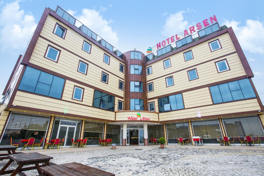 Hotel · Arsen Hotel, Arsin