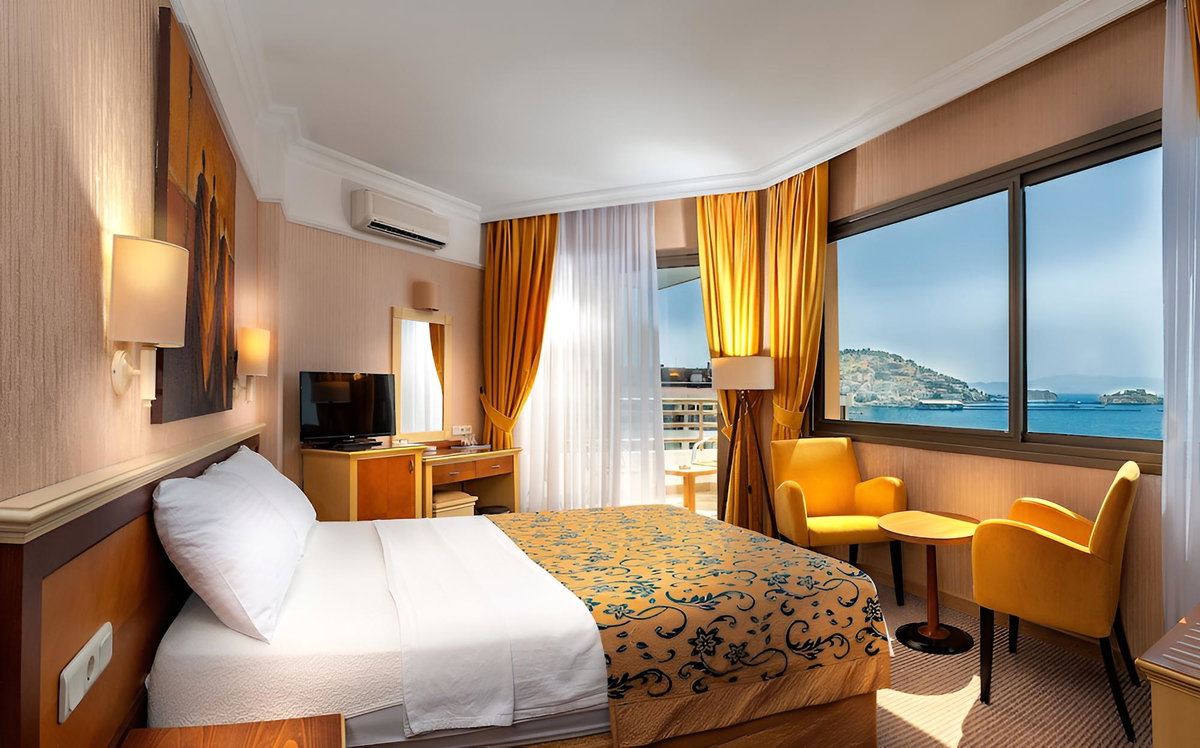Hotel · Palm Hotel, Bataypora