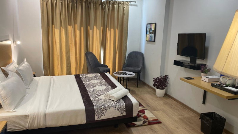 Saltstayz Express -Medicity Near Medanta Hospital, Gurgaon, India