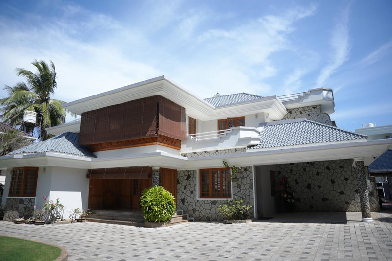 Alite Posh 4 BHK Villa in Thrissur Town, Trichūr, India