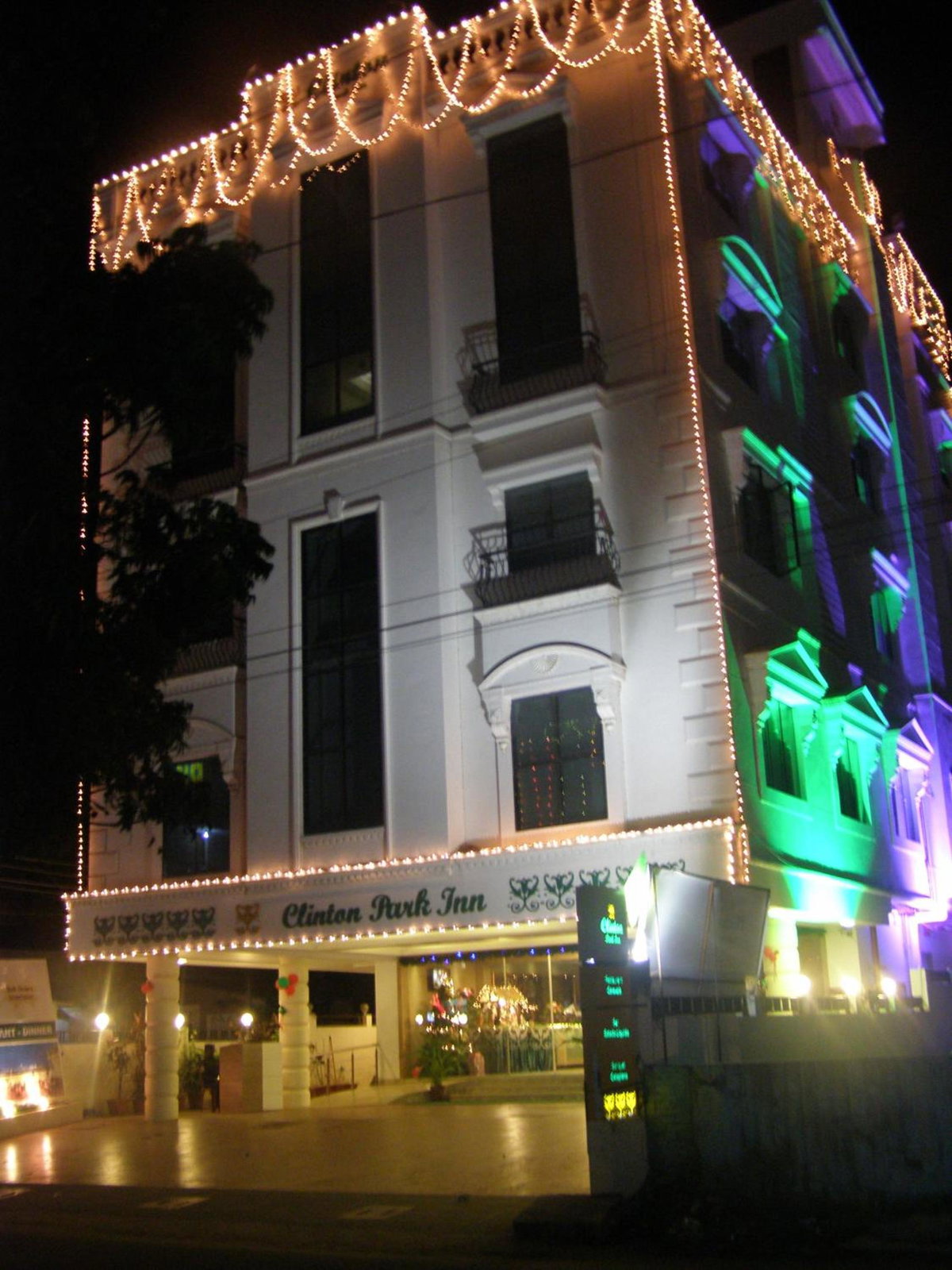 Clinton Park Inn, Индия