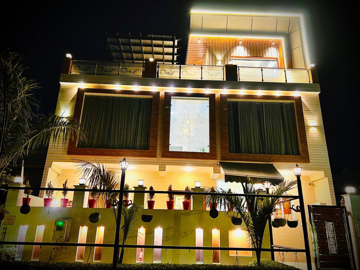 Hotel · Crescent Inn, Greater Noida