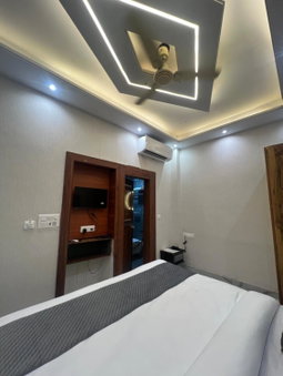 Crescent Inn, Greater Noida, India