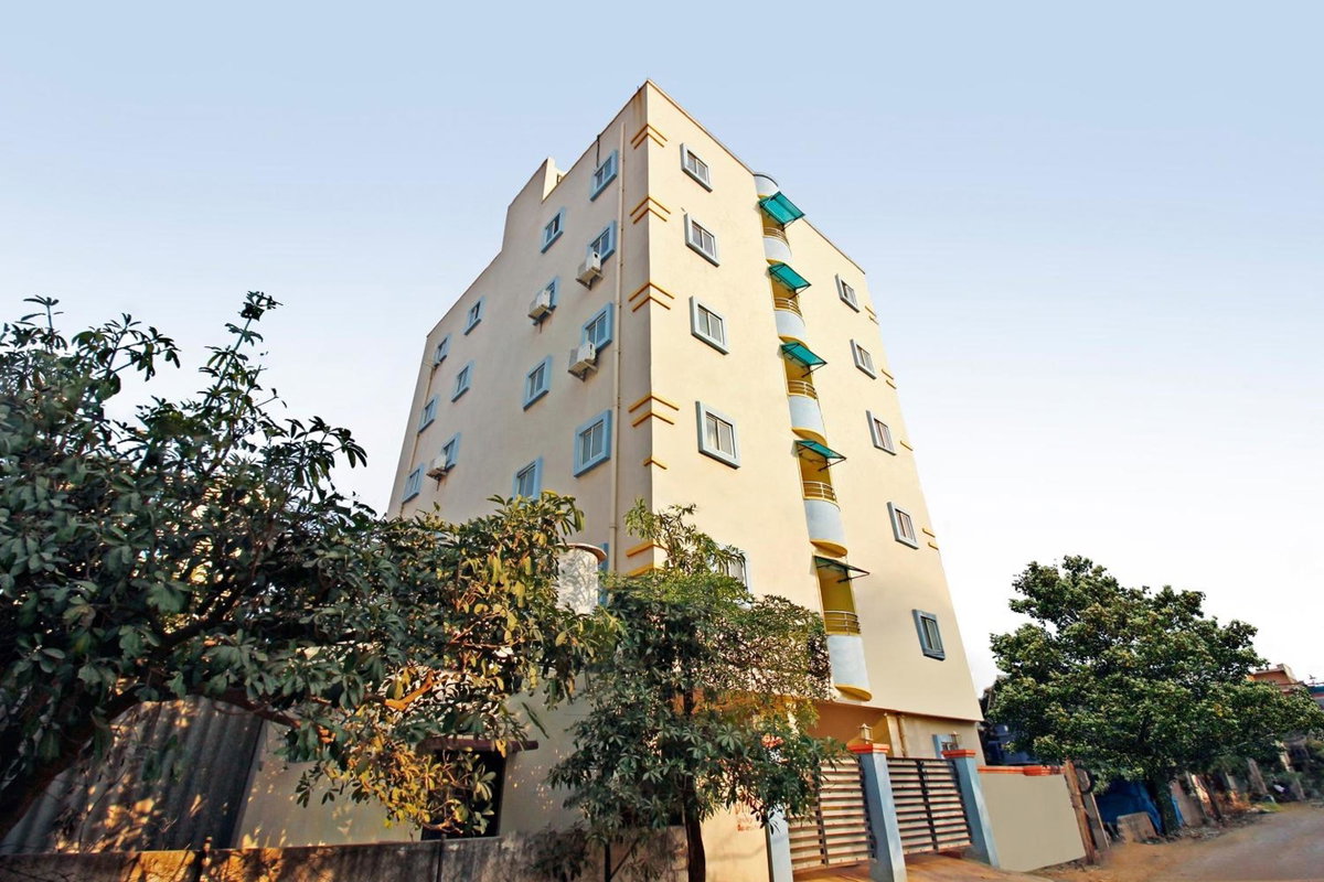 Super Hotel O Golden Hive Madhapur Near Shilparamam, India