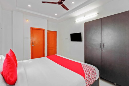 Super Hotel O Golden Hive Madhapur Near Shilparamam, Hyderabad, India