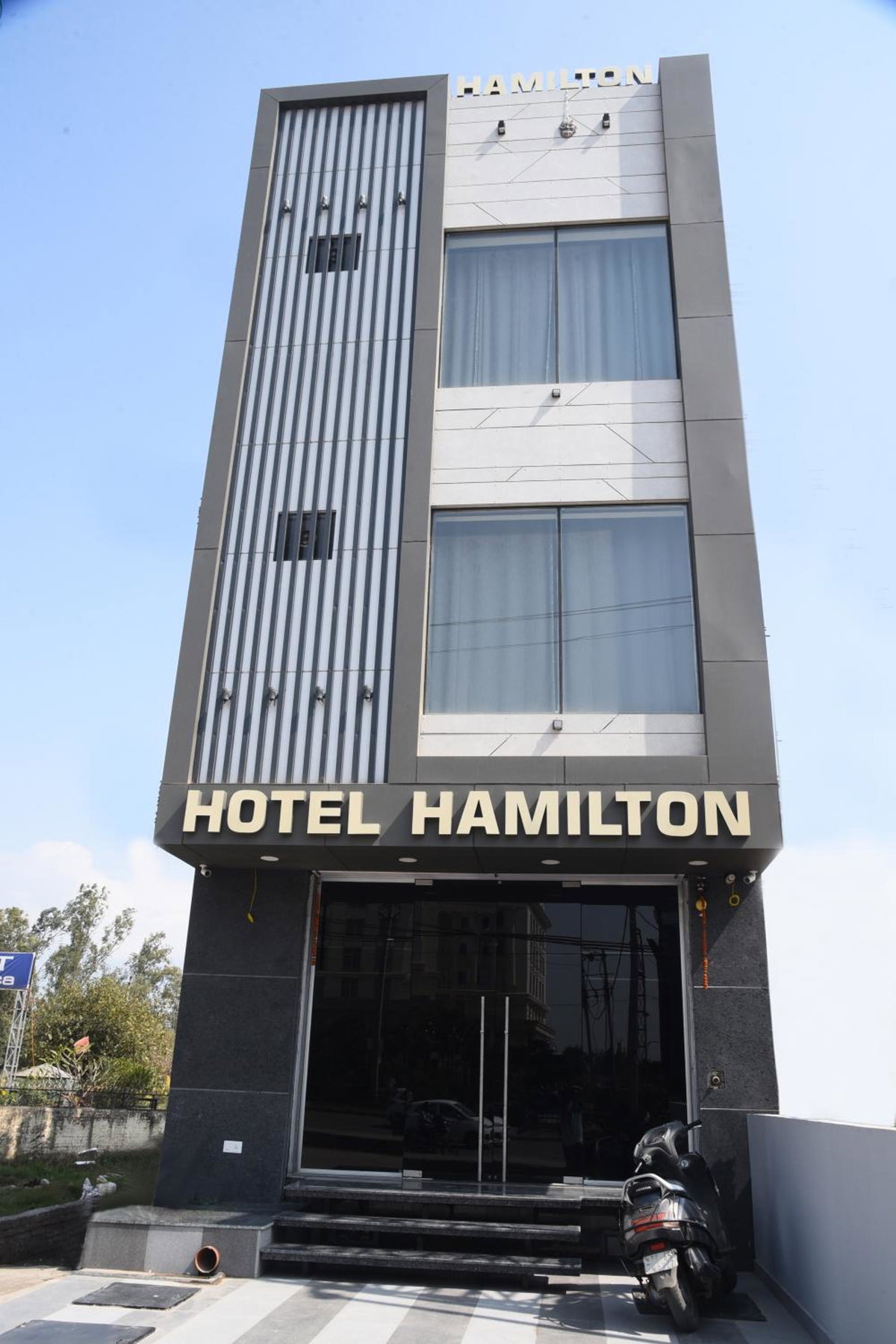 Hotel · Hotel Hamilton, Zirakpur