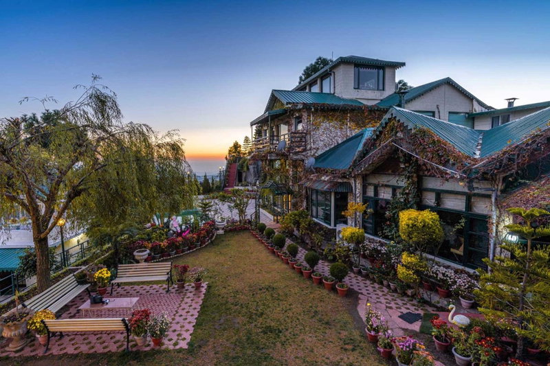 Villa Mountain Crest Kasauli with Treehouse , Sundeck & Breakfast, Dagshai, India