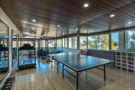 Villa Mountain Crest Kasauli with Treehouse , Sundeck & Breakfast, Dagshai, India