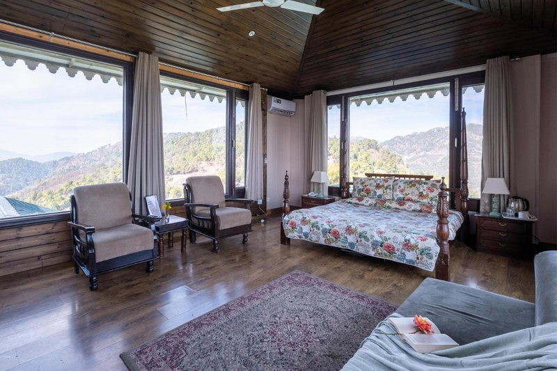 Villa Mountain Crest Kasauli with Treehouse , Sundeck & Breakfast, Dagshai, India
