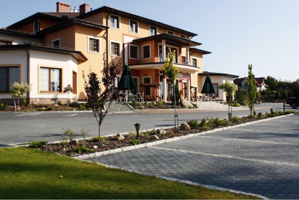 Hotel · Hotel Ambasada, Krobia