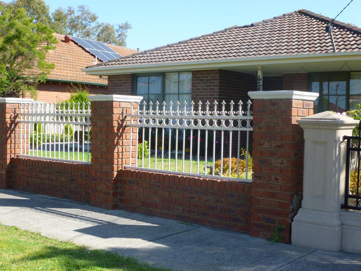 Hotel · Effie Court, Springvale South