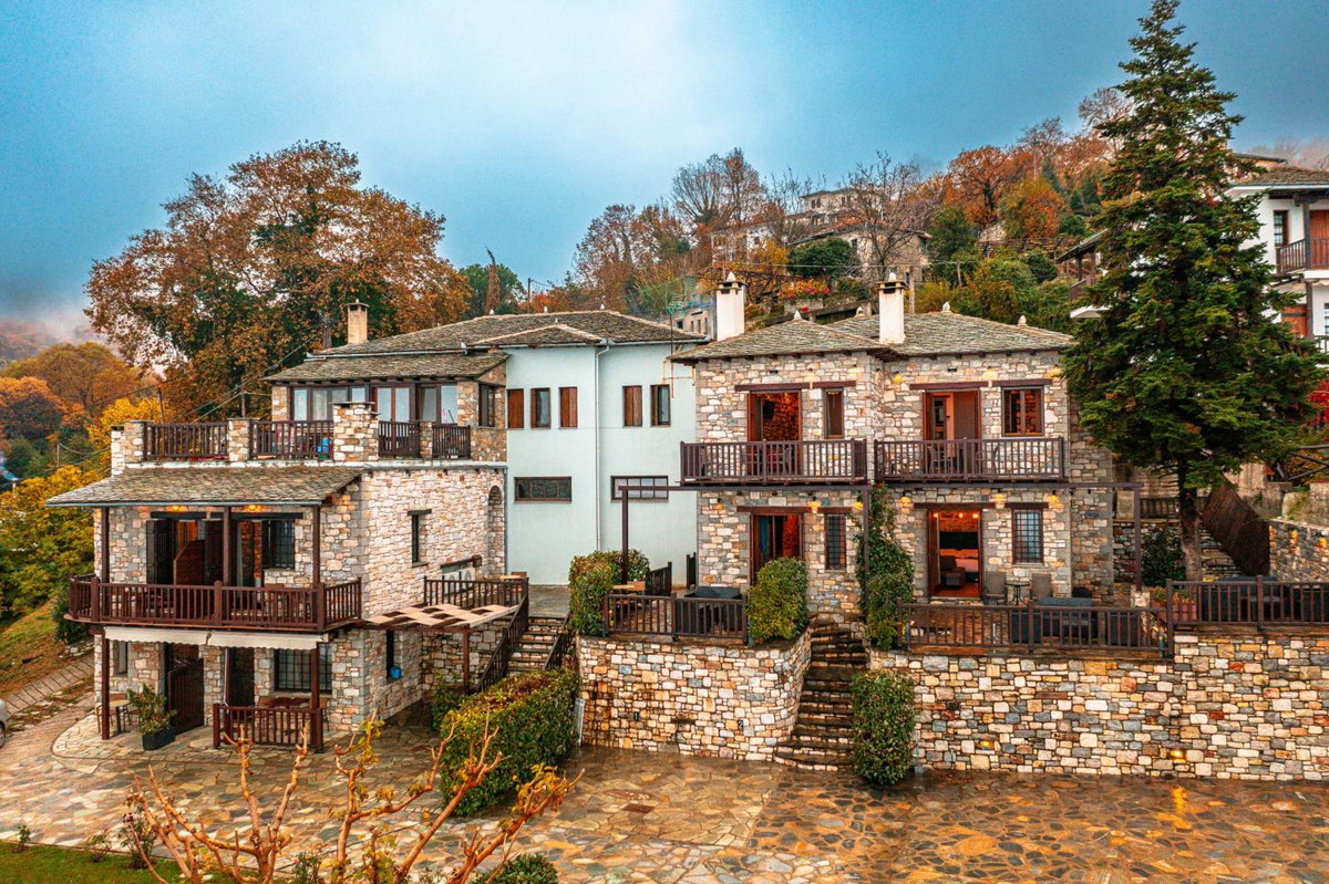 Mple Feggari, Greece