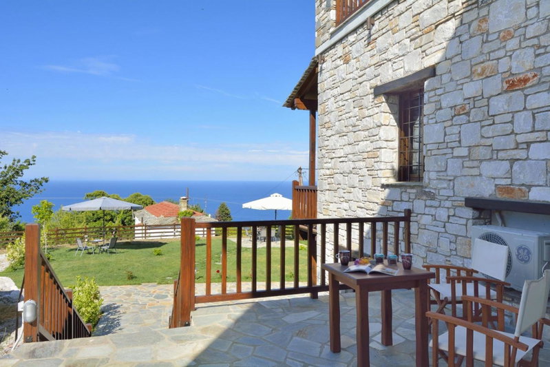 Mple Feggari, Mouresi, Greece