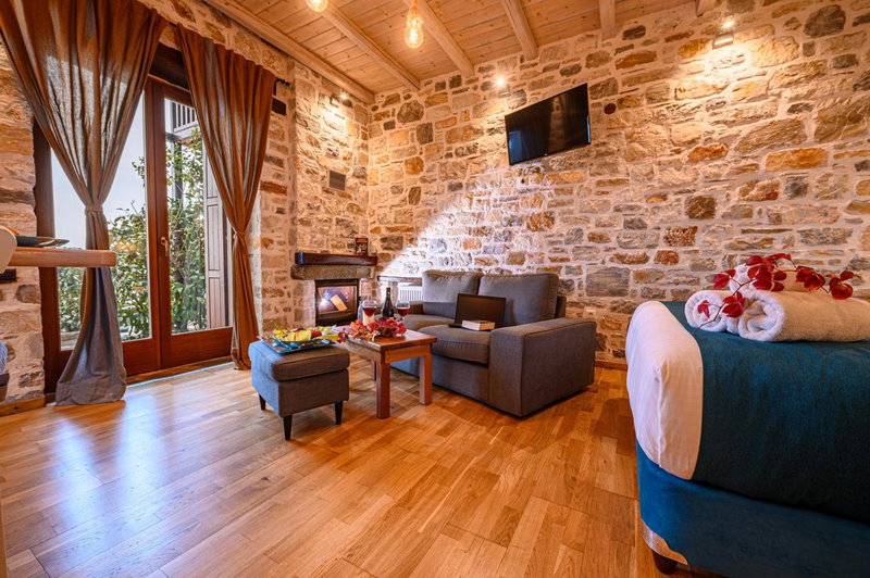 Mple Feggari, Mouresi, Greece