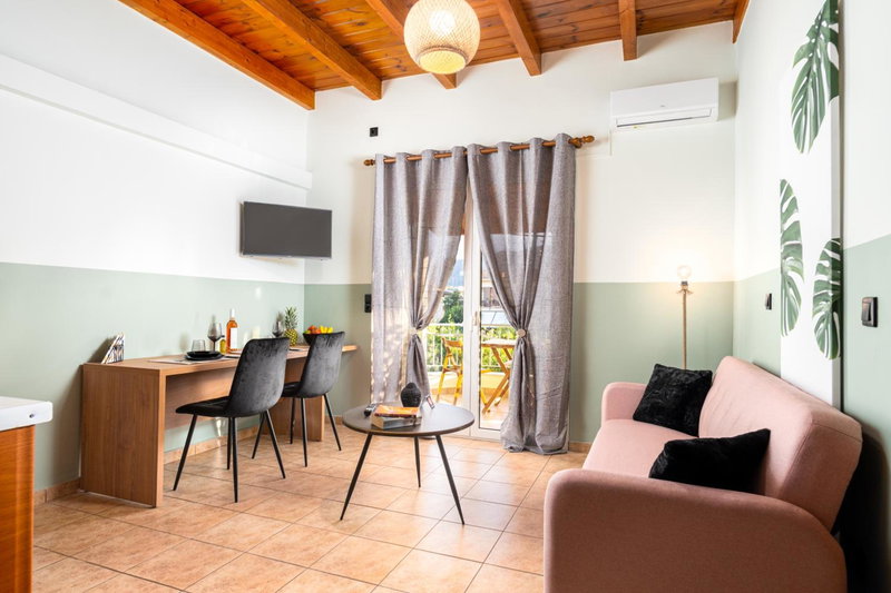 Eagle's Nest City Apartments, Aigio, Greece