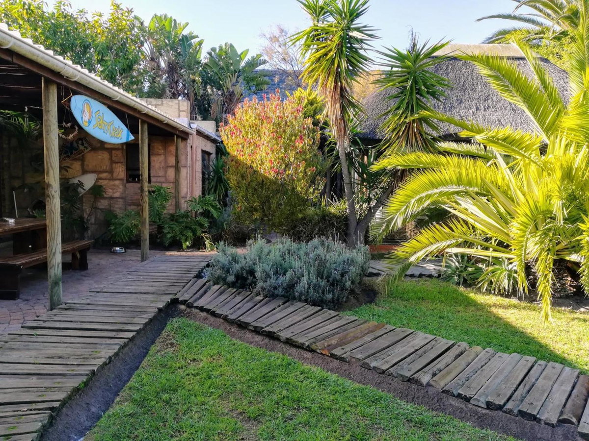 Hotel · Saltycrax Backpackers and Surf Hostel, Bloubergstrand