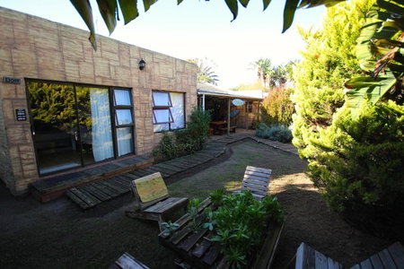Saltycrax Backpackers and Surf Hostel, Bloubergstrand, South Africa