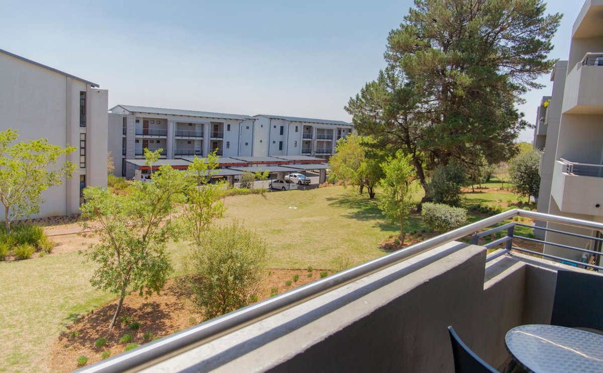 Hotel · Comfy 2bed 2bath in a Secure golf estate WIFI, Roodepoort