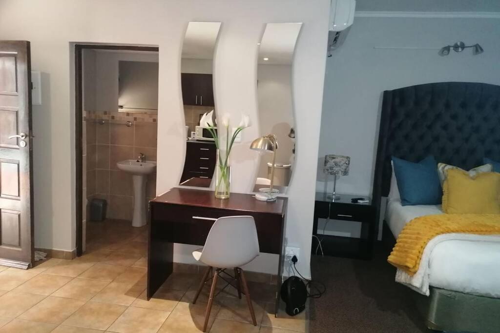 Beautiful Apartm B10 Situated in Bains Game Lodge, Südafrika