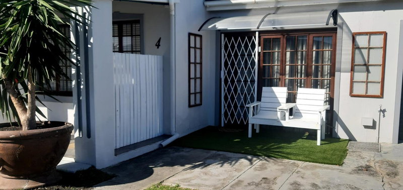 Shark Cove Little Cottage, Kleinbaai, South Africa