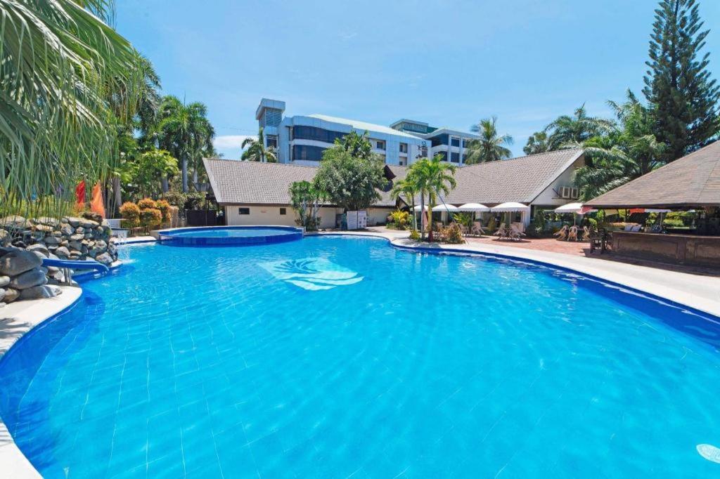 Hotel · The Ritz Hotel at Garden Oases (Multiple-Use Hotel), Davao City