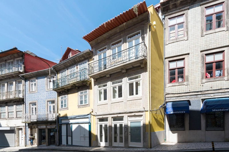 Central Superb Flat w/ AC & Balcony by LovelyStay, Porto, Portugal