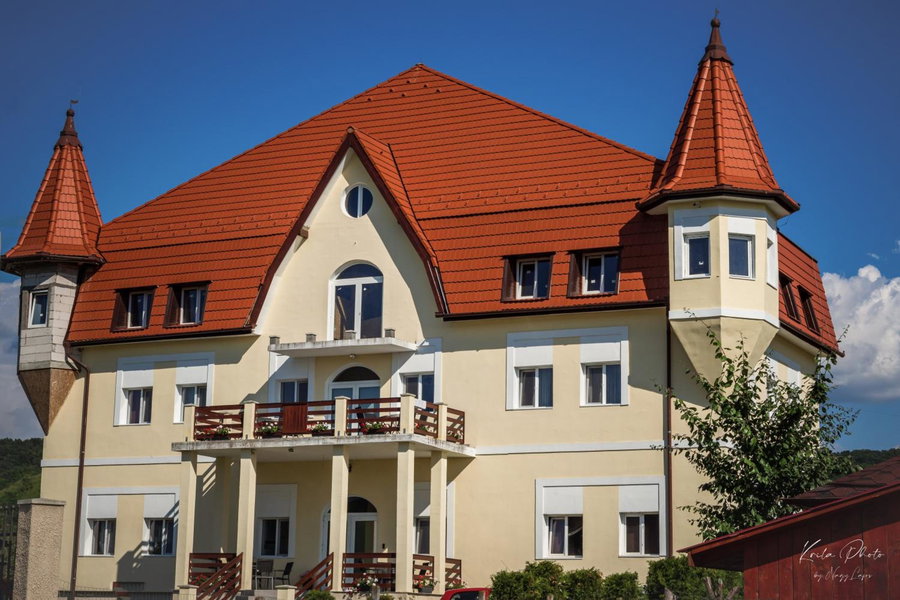 Castle Csányi, Livezeni, Romania