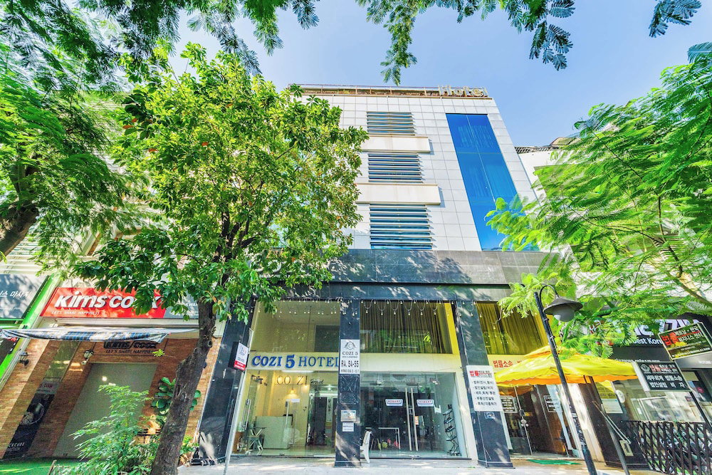 Hotel · Collection O Cozy 5 Hotel - Near SECC, Ho Chi Minh City