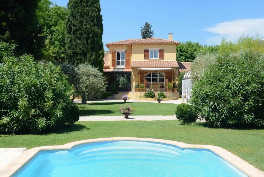 Hotel · La Mylandre Chambre d'hôtes, Lancon-Provence