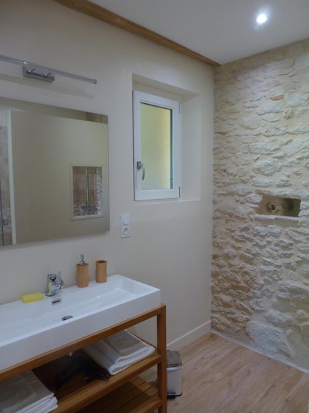 Au petit grain, Coutures, France