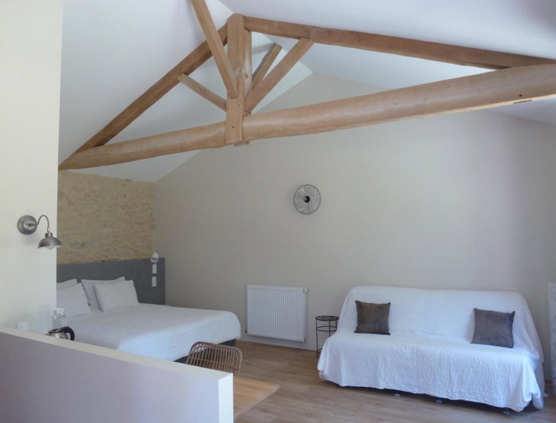 Au petit grain, Coutures, France