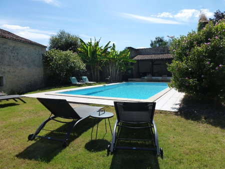 Au petit grain, Coutures, France