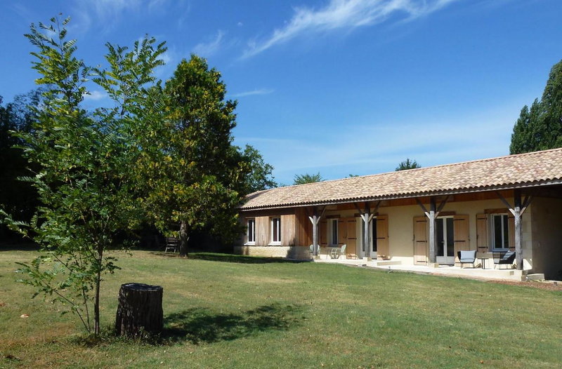 Au petit grain, Coutures, France