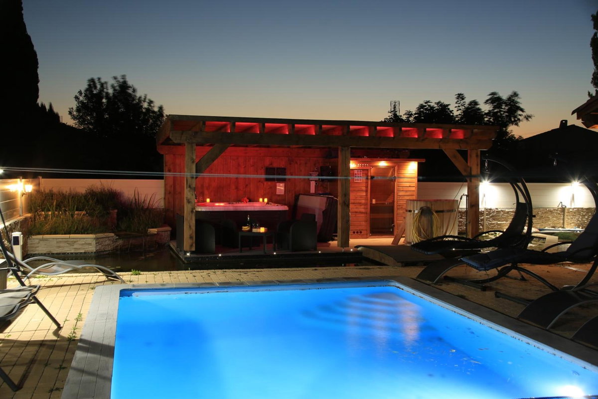Hotel · Chalet Mont Ventoux et Chalet VIP, Camaret-sur-Aigues