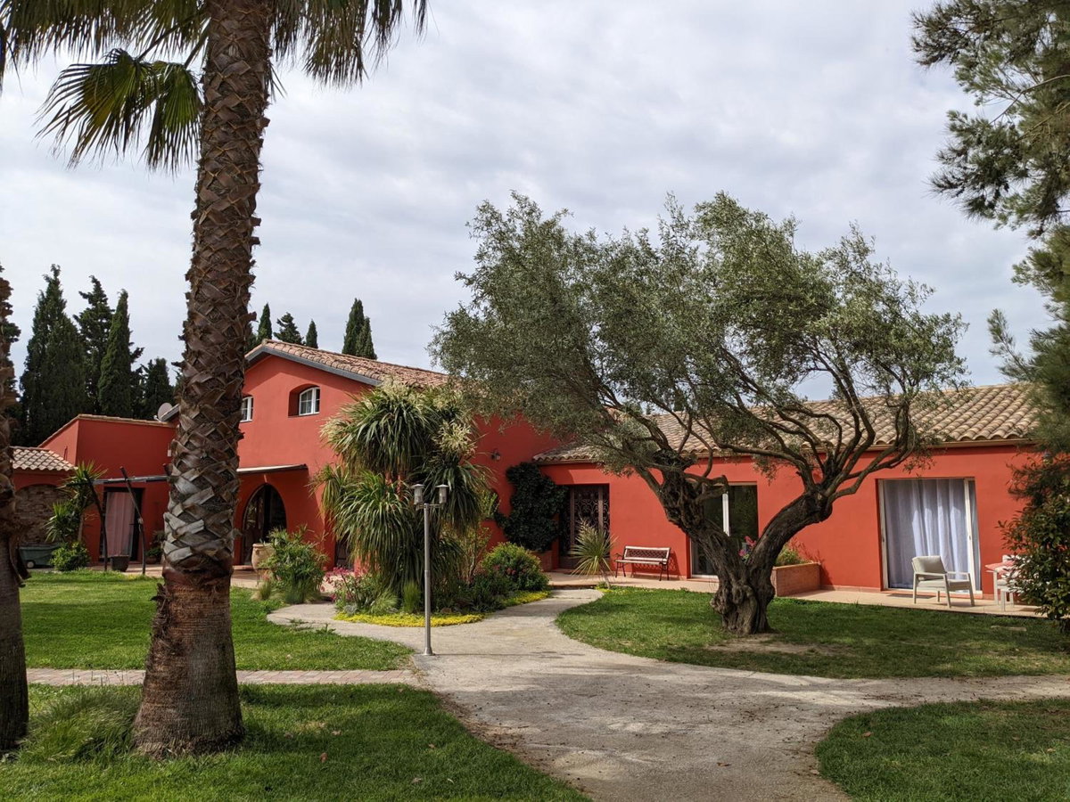 Hotel · Le Mas Del Cavalier, Baho