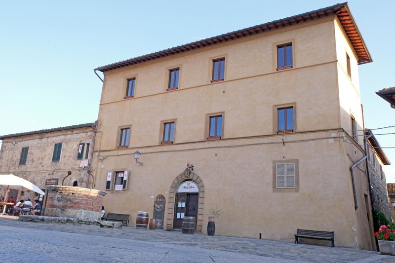 Rooms and Wine al Castello, Monteriggioni, Italy
