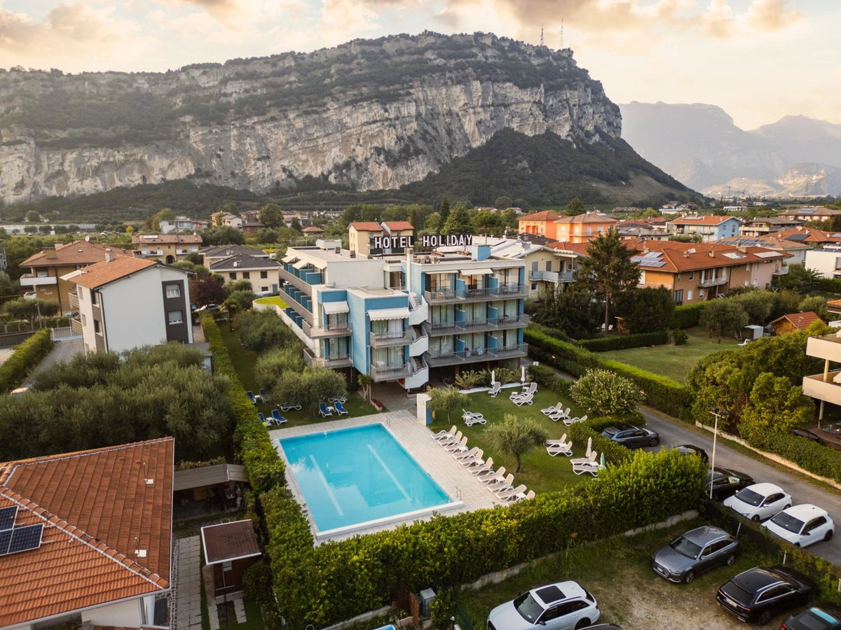 Hotel · Hotel Holiday Sport & Relax, Nago-Torbole