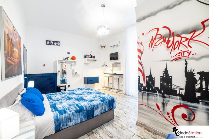 ToledoStation B&B, Naples, Italy