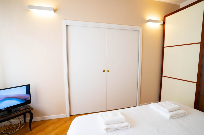 V12 Apartments - Alfieri 2A, Novara, Italy