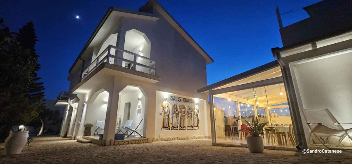 Hotel · 5 elementi, Porto Empedocle