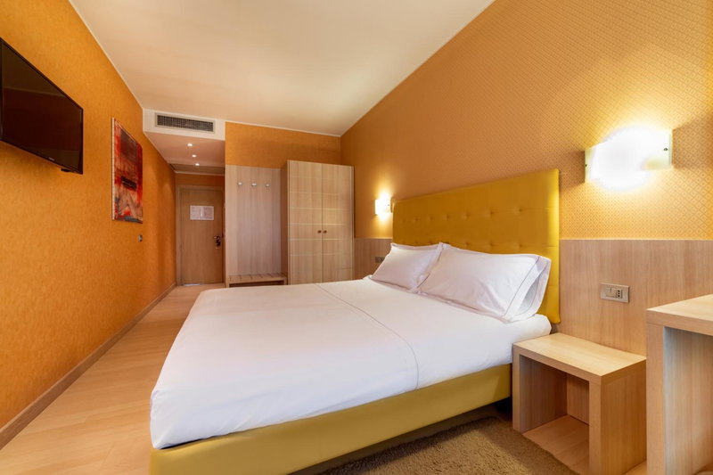 Piranha Hotel e Motel, Cameriano, Italy
