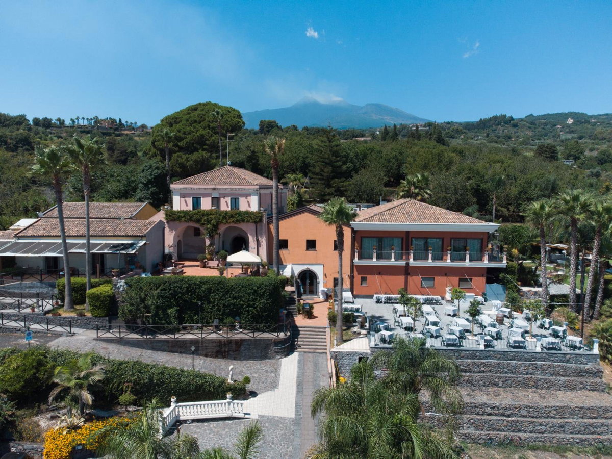 IL Ciliegio Dell 'Etna, Italy