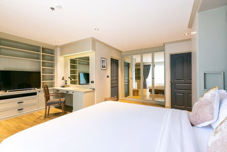 Your Private Oasis Stylish 2br With Spacious Living Room and Pool Access, Bangkok, Thailand