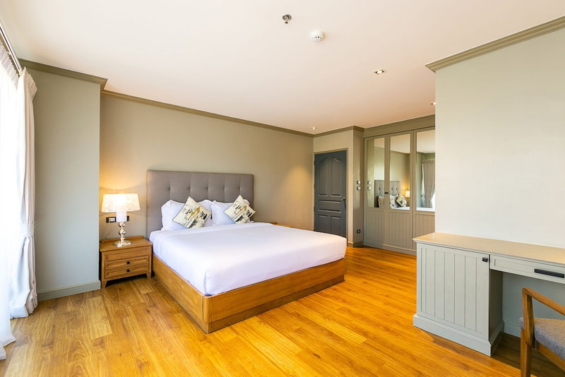 Your Private Oasis Stylish 2br With Spacious Living Room and Pool Access, Bangkok, Thailand