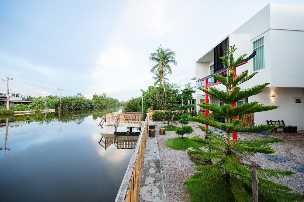 Yunoya Riverside Villa, Thailand